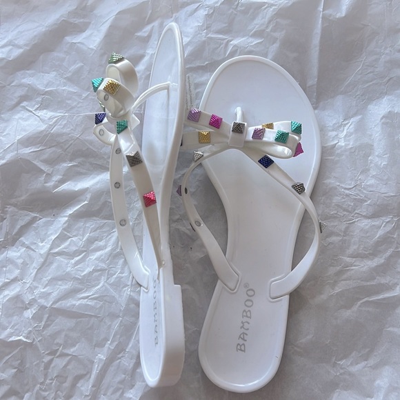 FashionNova Women’s Flip Flops (White & Multicolor) BRAND NEW!!! - Picture 2 of 3